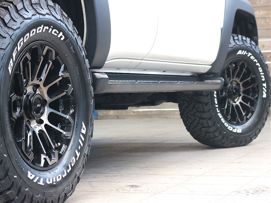 FLEXオリジナルホイールのXELF02　17inchアルミホイール＆BFグッドリッチKO3の組み合わせ！