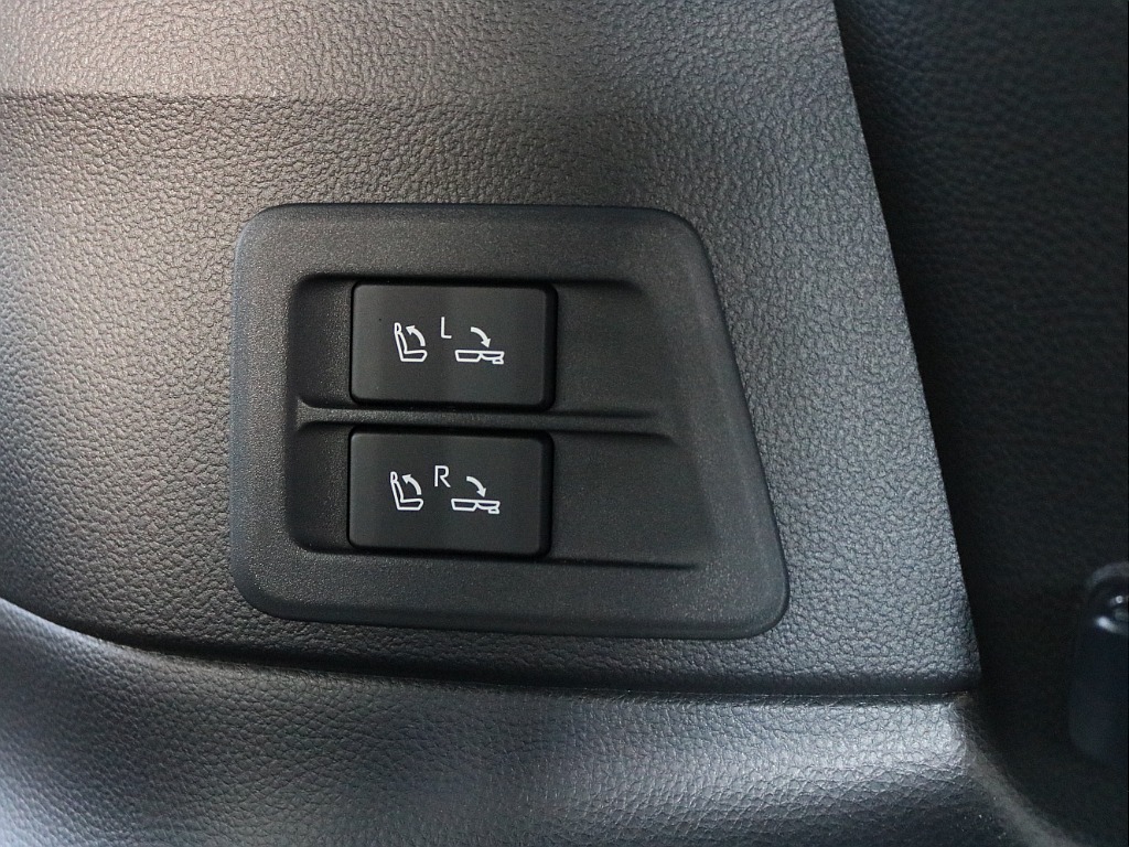 トヨタ ランドクルーザー300(16枚目)