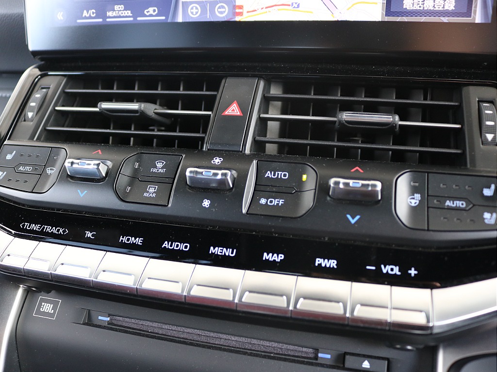 トヨタ ランドクルーザー300(19枚目)