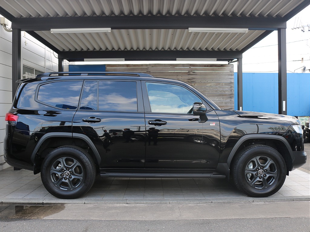 トヨタ ランドクルーザー300(4枚目)