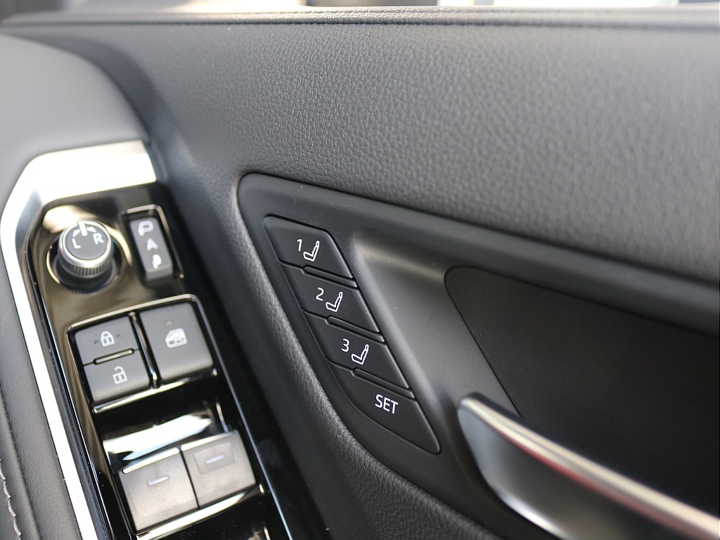 トヨタ ランドクルーザー300(38枚目)