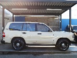 トヨタ ランドクルーザー100(4枚目)