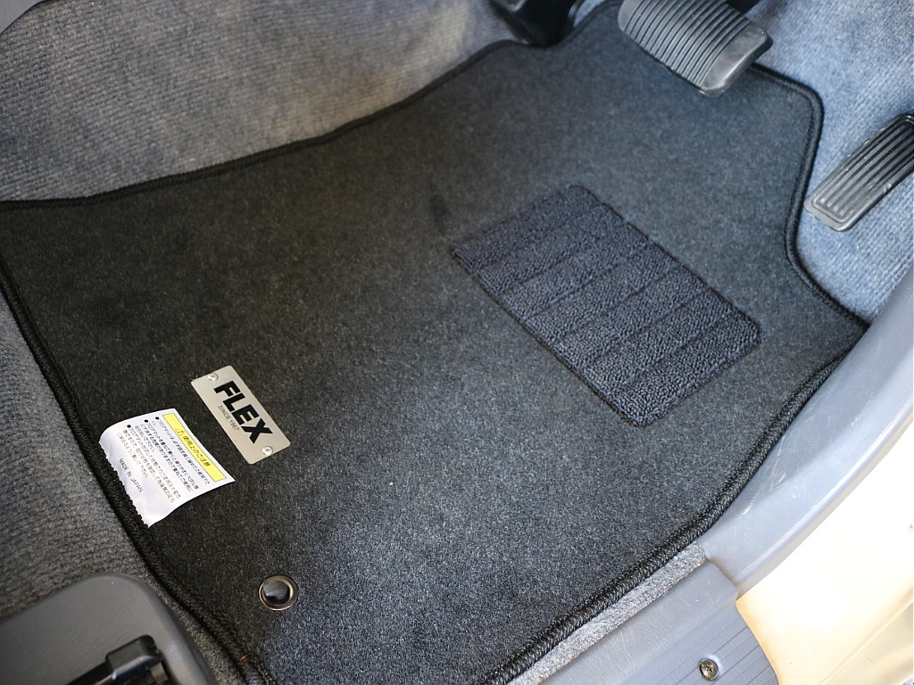 新品フロアマットインストールしております！