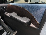 ドアアームレストで長距離ドライブをサポート！