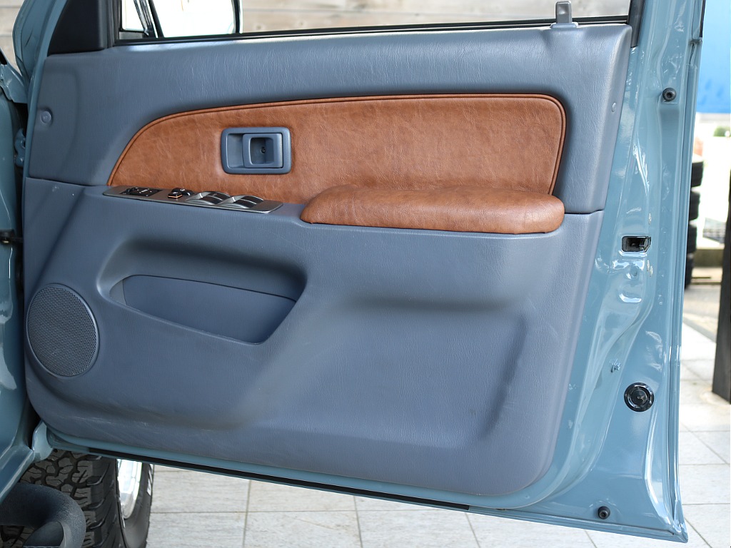 運転席ドアトリム！