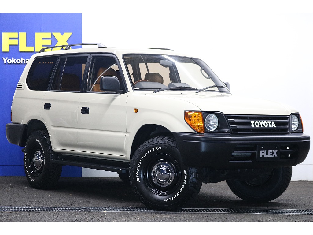 ＦＬＥＸ自慢の中古車保証も付帯致します！年間で最大１００万円まで修理費をカバーするプランがございますので、故障が心配な方にも安心してお乗り頂く事が出来ますよ♪