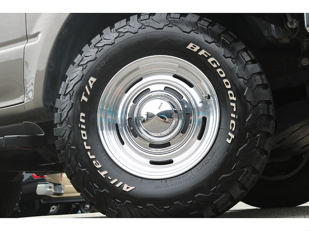 DEANクロスカントリー16インチアルミ＆BFグッドリッチATタイヤを新品装備しております！
