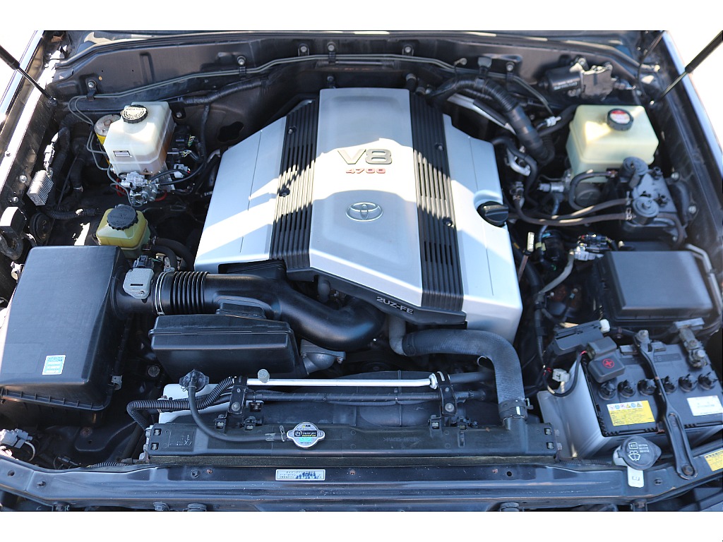 エンジンは４７００ｃｃ・Ｖ８エンジン！静寂性＆パワーに優れておりますので、ストレスの無いドライブが可能です！