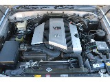 エンジンは４８００ｃｃ・Ｖ８エンジン！パワーはもちろんながら静寂性も兼ね備えたエンジンで、ファミリー層の方々にもご好評頂いております！