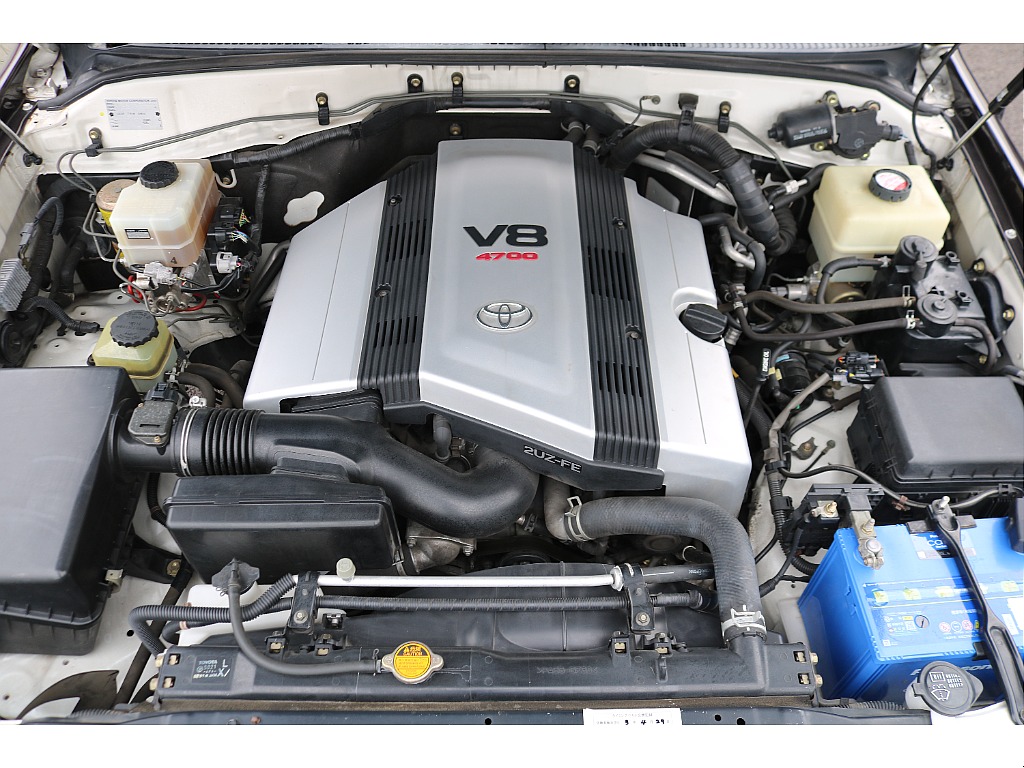 エンジンは４７００ｃｃ・Ｖ８エンジン！静寂性＆パワーに優れておりますので、お子様を載せてのドライブも快適そのものです！！