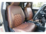 運転席は広々としており、長時間の運転でも疲れにくくなっております！また、コックピットのような内装で乗っているだけで気分が上がってしまいます♪