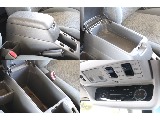 センターコンソールは二段なので小物等分けて使うことが出来ます！