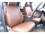 運転席は非常に体のおさまりが良く、長時間の運転でも快適にお過ごしいただけます！