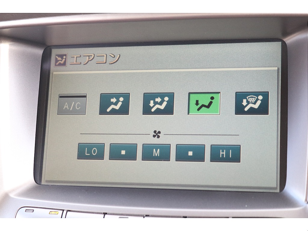 ★純正マルチナビ！エアコン操作もタッチパネル式★