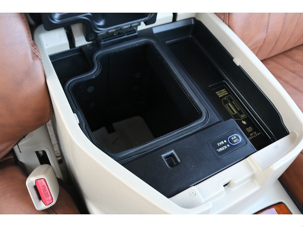 トヨタ ランドクルーザー100(23枚目)