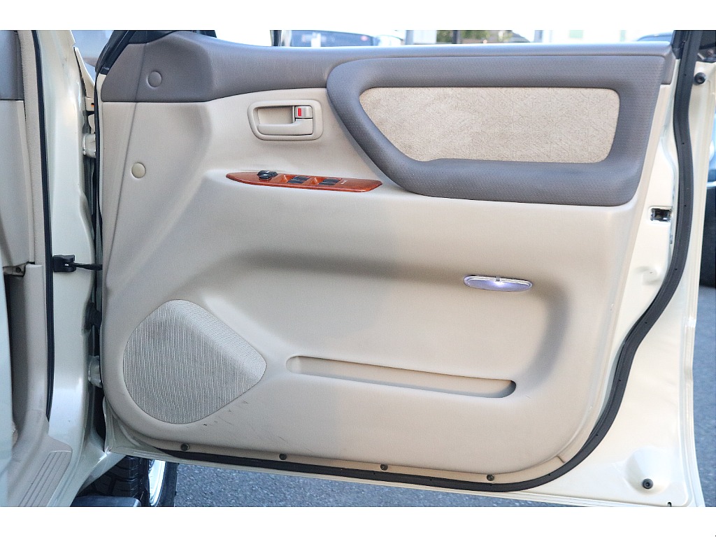 トヨタ ランドクルーザー100(45枚目)