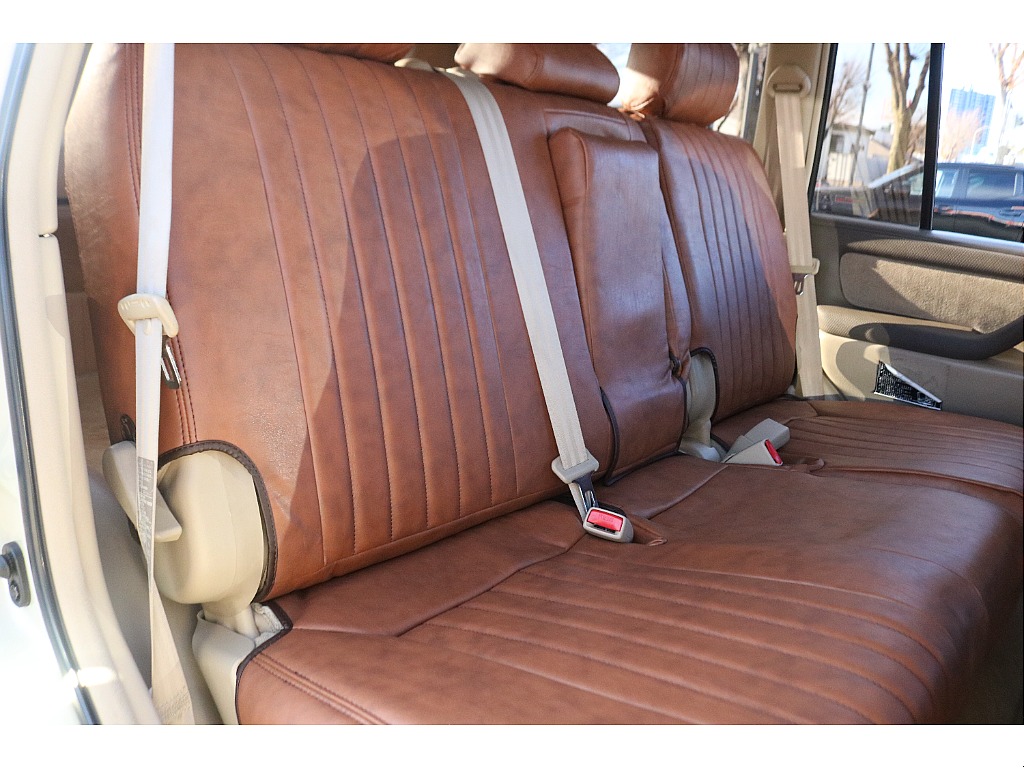 ★広々としたセカンドシートはお子様連れにもピッタリ★