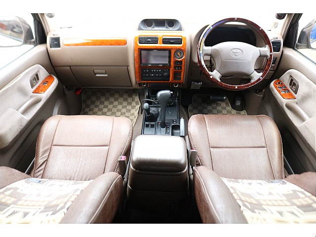 ペンドルトンシートカバーがとてもオシャレ！ ずっと車内で過ごしたくなってしまいます♪