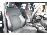 運転席は体へのフィット感が非常に高く、急なカーブ等でも体が安定します！