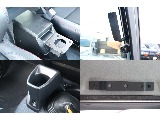 数少ないドリンクホルダーも増設済み！アシストグリップもカスタム済みです！