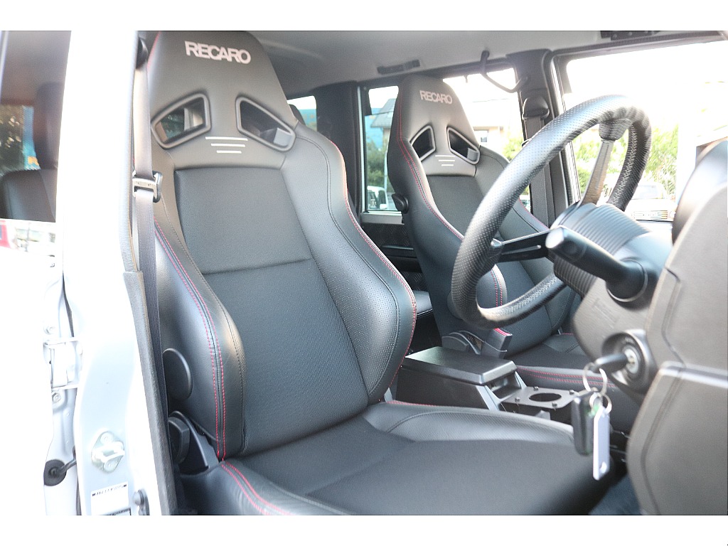 運転席、助手席はRECAROシートがインストールされています！