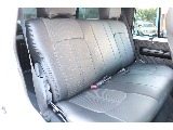 セカンドシートは成人男性2名が乗車しても余裕のある幅となっております！