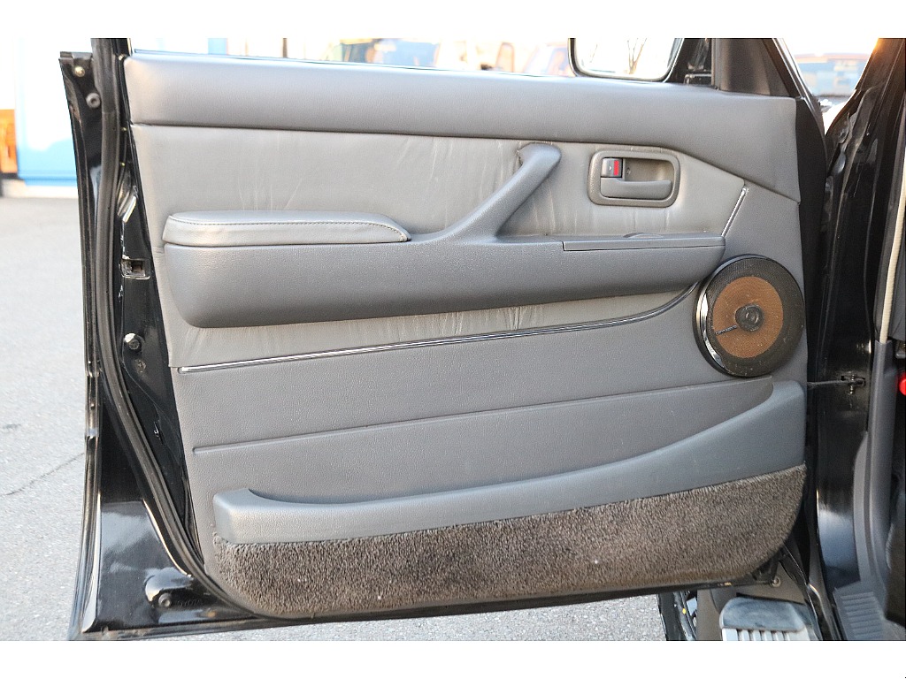 内張は多少の傷や汚れが見受けられますが、年式を考慮すると非常に綺麗な状態後思います！