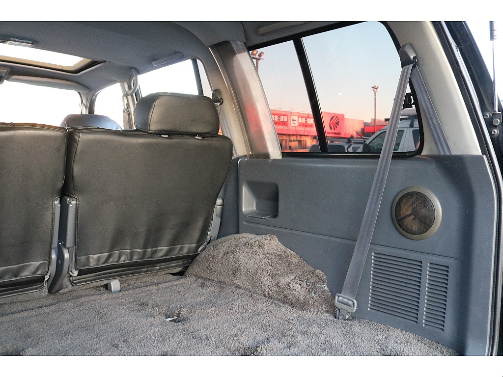 汚れや傷のつきやすいラゲッジルームですが綺麗な状態を保っております！