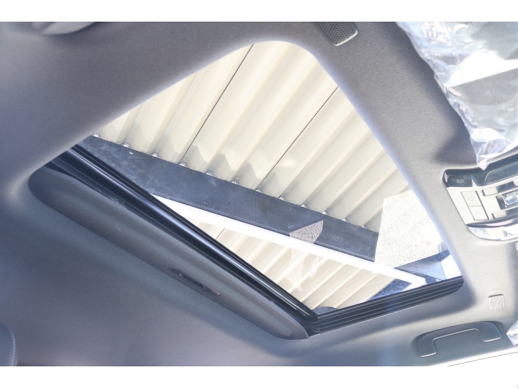 嬉しいサンルーフ付き！開放感のあるドライブをお楽しみいただけます♪