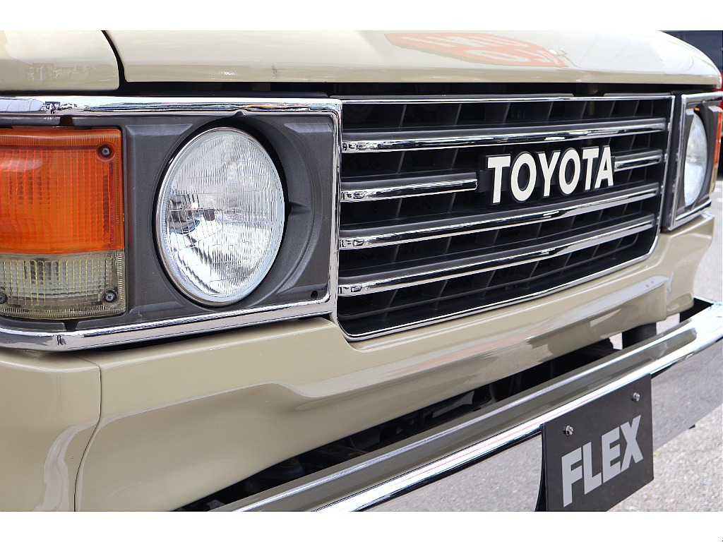 丸目にTOYOTAロゴグリルが素敵です。