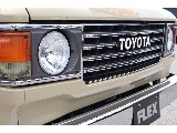 丸目にTOYOTAロゴグリルが素敵です。