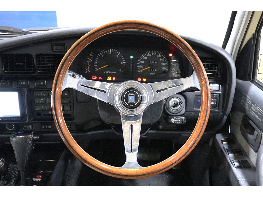 オシャレな仕上がりにはこれ！NARDIウッドコンビハンドル！