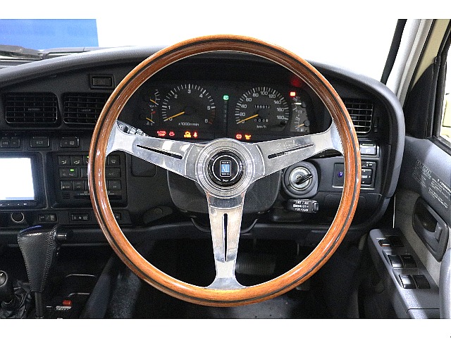 オシャレな仕上がりにはこれ！NARDIウッドコンビハンドル！