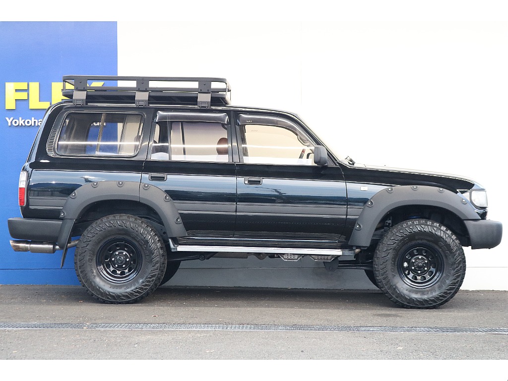 エンジンは4500ccガソリンエンジン！とてもパワフルなエンジンですので、街乗りはもちろんオフロードでも大活躍！