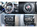 ステアリングリモコン付きの為運転中でもストレスなく音量調整や曲のスキップなどが可能です！
