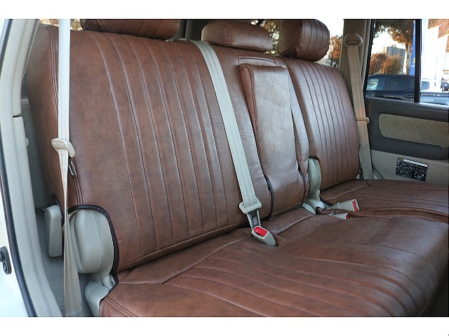 2列目は成人男性が2名乗車してもゆとりのある空間となります！