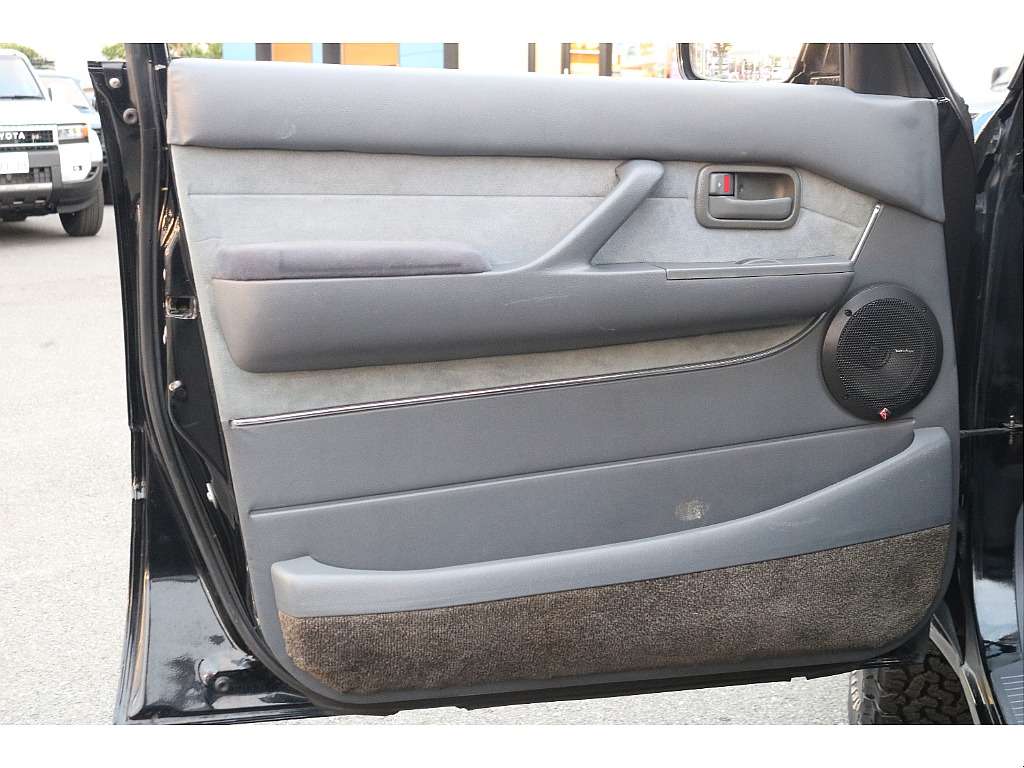 内張は多少の傷や汚れが見受けられますが、年式を考慮すると非常に綺麗な状態後思います！