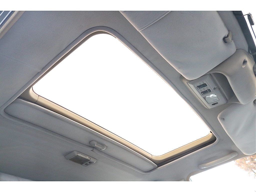 サンルーフ付き！開放感のあるドライブをお楽しみいただけます！