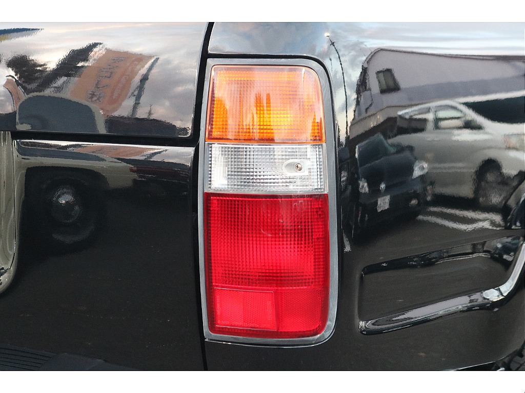 クラシックスタイルで外せない3色テールレンズ！