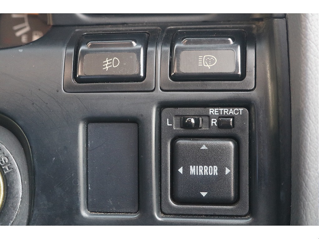 中期モデルの為、ミラー開閉スイッチ付き！