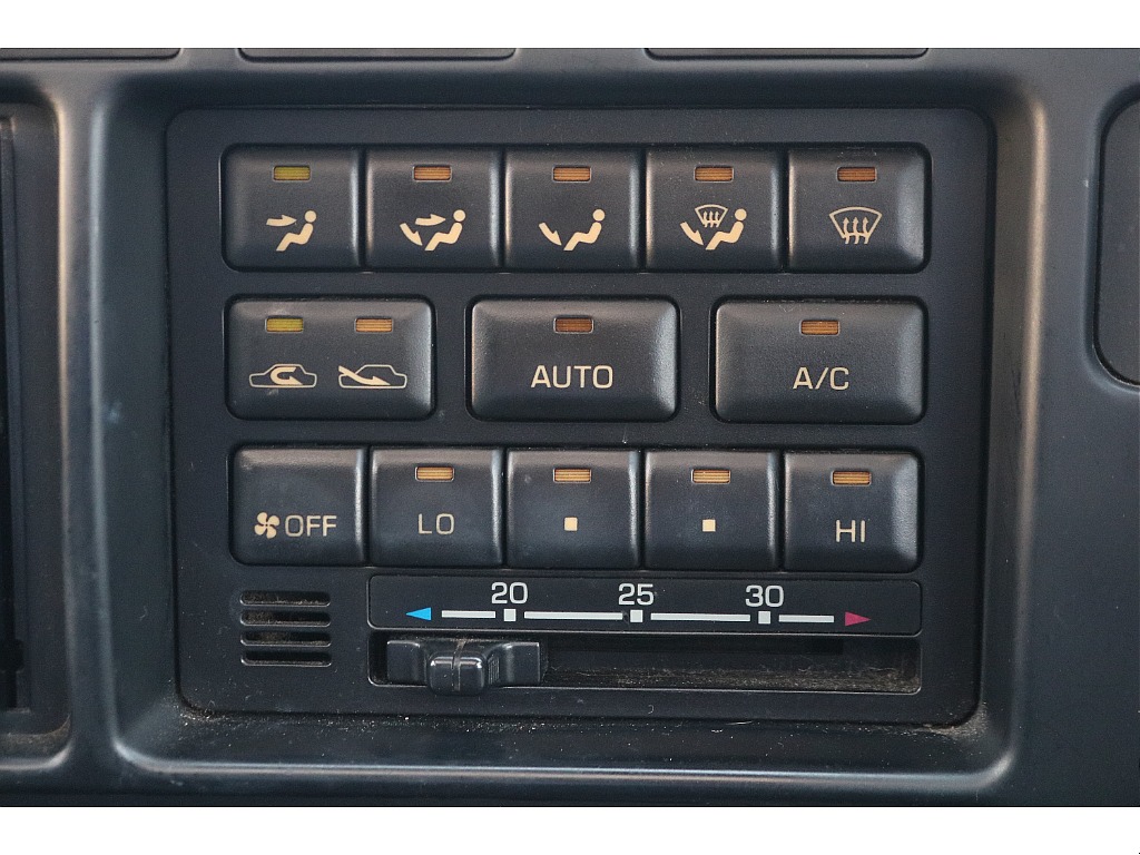 操作の簡単なスイッチ式エアコンパネル！