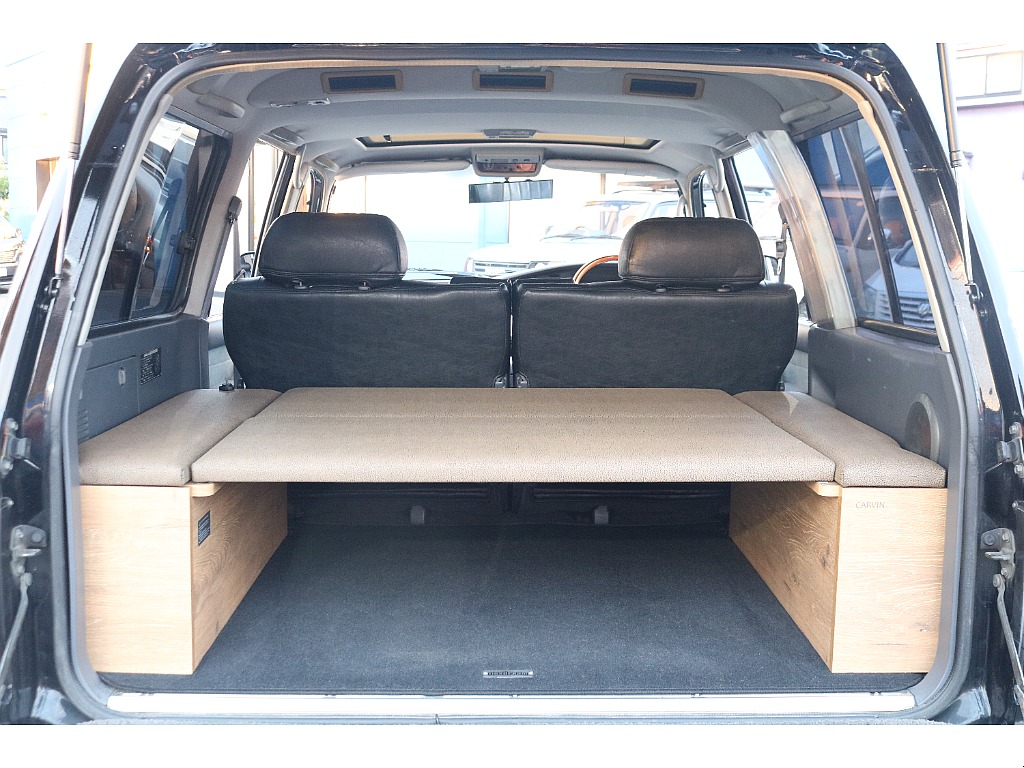 大容量のラゲッジルーム！ ベッドキット付きの為、収納性が格段に上がっております！