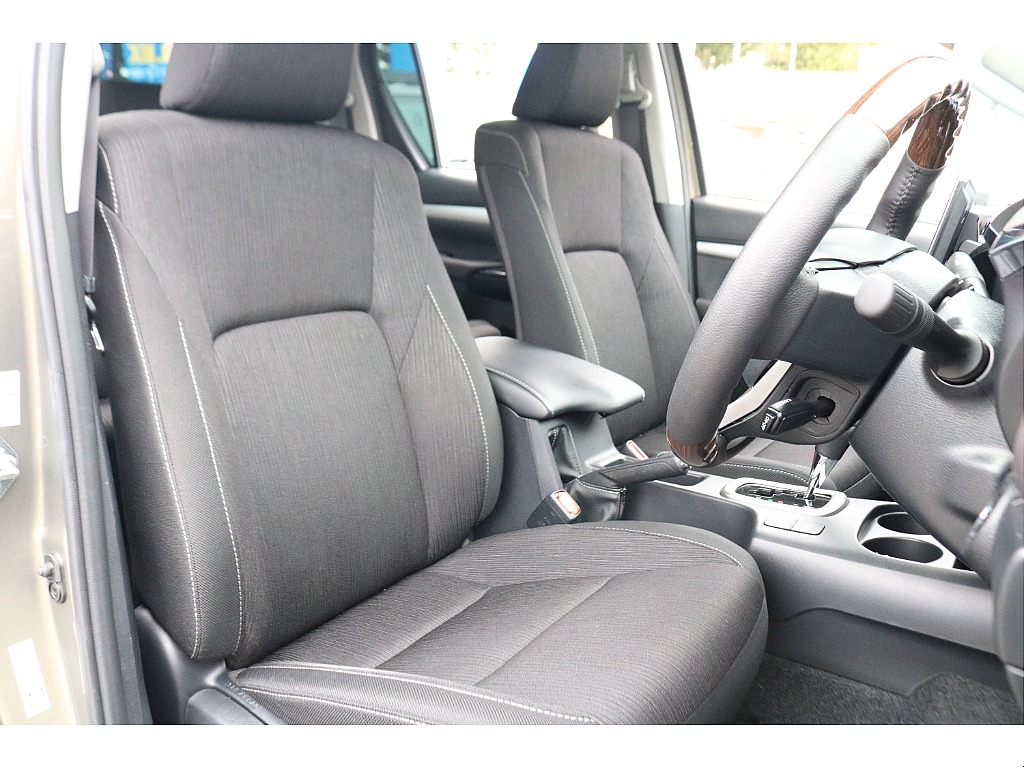 Zグレード専用上級ファブリックシート！ 通気性抜群で暑い時期の運転もストレスフリーです！