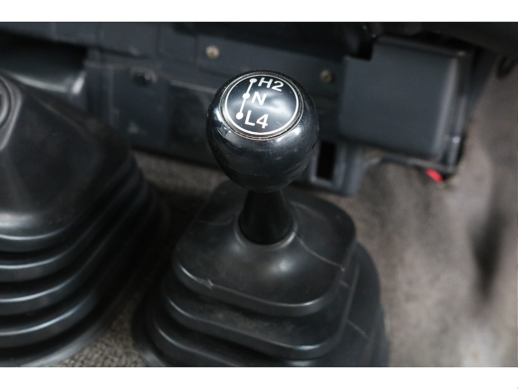 悪路もへっちゃら！ トランスファーレバーもございます！