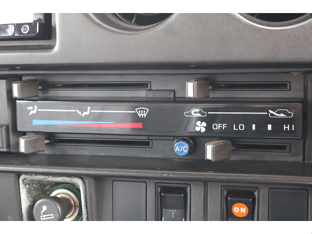 昔ながらのレバー式エアコン！