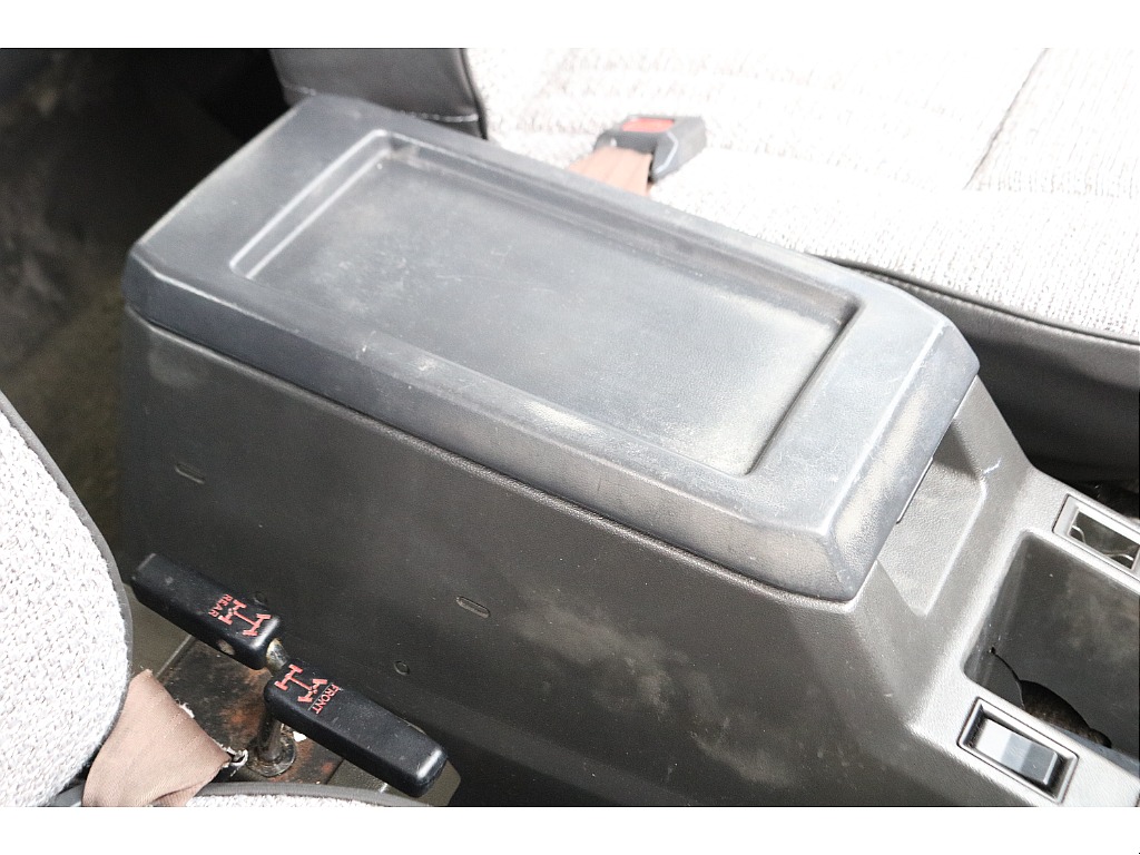 センターコンソールはやれ感はありますが、まだまだ綺麗な状態です！