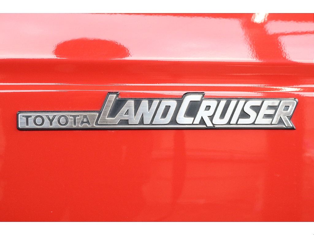 ランドクルーザーエンブレムがきらりと輝きます！