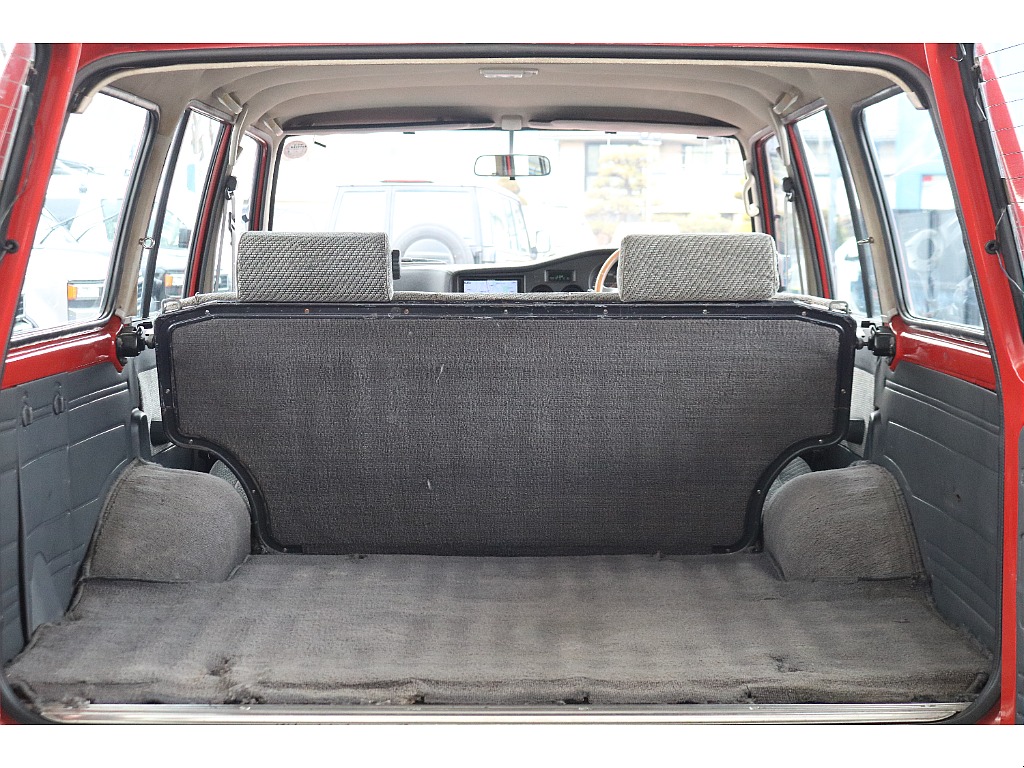 ラゲッジはご覧の状態です！ 綺麗に使われていたことがわかります！