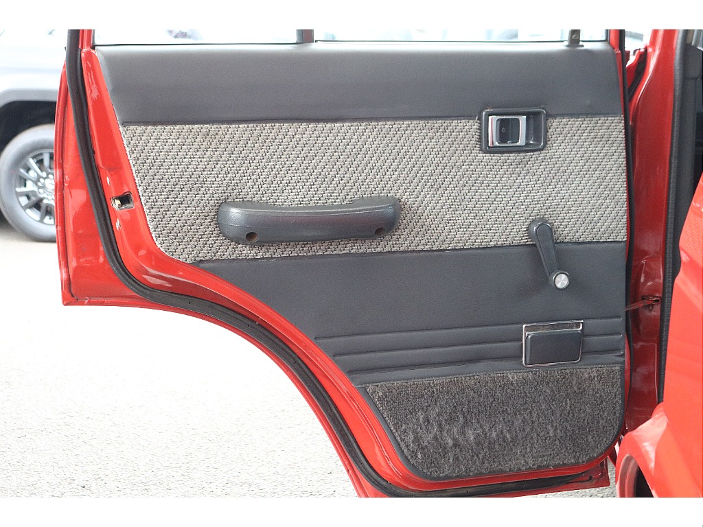 多少の毛羽立ちはありますが綺麗な状態です！