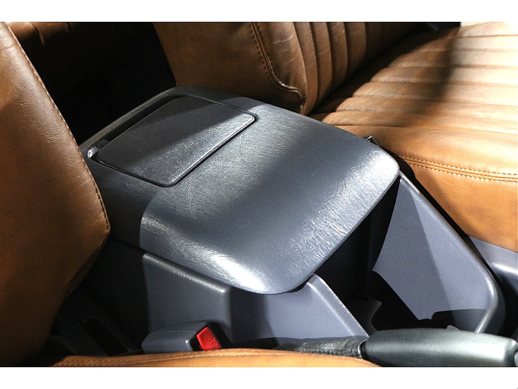 センターコンソールはひじ掛けとしてお使いいただけます！